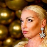 Бросившую пить Волочкову сняли с бокалом