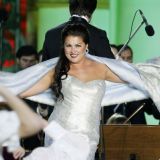 Отправившаяся в путешествие Нетребко показала точеную фигуру