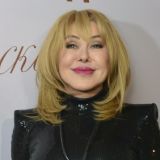 Короткое платье и заплетающиеся ноги: Успенская появилась в обнимку с дочерью