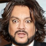 Киркорову и не снилось: огромные накладки на зубы стали трендом у звезд