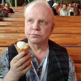 До слез: в Могилеве на доме Бориса Моисеева открыли памятную доску