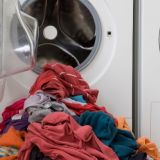 Все насмарку: когда пятновыводитель усложняет стирку