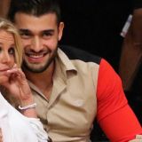 Шантажирует и требует деньги: молодой муж Бритни Спирс подал на развод через год после свадьбы