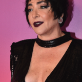 С трудом говорит: Милявская с диагностированным бронхитом потеряла голос