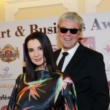 Стриженова провела с новорожденными внуками древний обряд