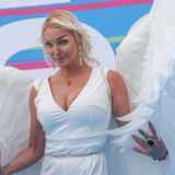 Упала на пол и орет: что случилось с Волочковой?