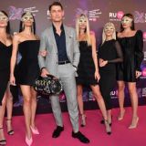 Даву подозревают в отношениях с таинственной блондинкой