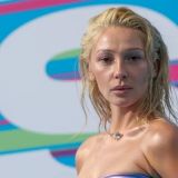 Изогнувшаяся Ивлеева показала обнаженное тело в крохотном белье