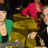 Дала повод для сплетен: жена оставила Диброва и улетела за пределы России