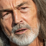 Сафронов сравнил памятник Моисееву с монументами погибших в 90-е криминальных авторитетов