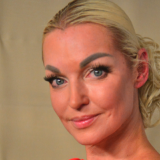 Волочкова показала кольцо с бриллиантом от тайного поклонника