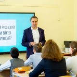 Собянин: В московской системе образования работает 15 тыс молодых учителей