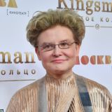 Дала потрогать: 62-летняя Малышева появилась в белье на глазах у публики