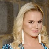 Какой размер груди у Анны Семенович?