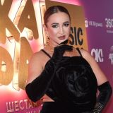 Улетевшая в Китай Бузова оконфузилась с флагом: диплом по географии не помог