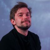 На привязи у жены? Получившего оплеуху Петрова прижали к ногтю