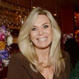 Будь счастлива! Жена Юдашкина сняла траур