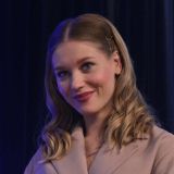 С пересадкой в Стамбуле: Кристина Асмус с дочерью улетели в Европу