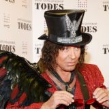 Живущего за границей Леонтьева уличили в пластике