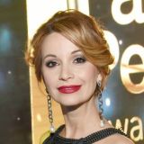 Лоб покрылся пятнами: Орлова удивила публику внешним видом без макияжа