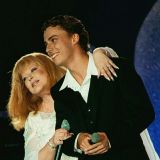 Нежно держались за руки: Пугачеву и Галкина* тайно сняли на прогулке