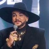 От афрокос до седых кудрей: самые эффектные прически Филиппа Киркорова