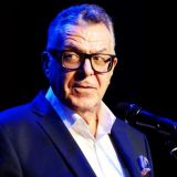 Хозяйничает в доме: 67-летний Ургант трогательно рассказал о молодой жене