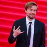 Недавно женившийся Петров решил продать пентхаус, который обустраивал вместе с Милославской