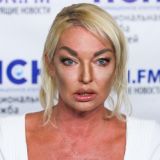 В Сети появилось фото Волочковой возле СК РФ: ответственности не избежать