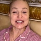 Старается держаться: Алла Довлатова приходит в себя после операции