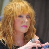 Счастливая мама Пугачева больше не прячет животик: звезду сняли за границей