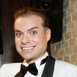 Эпатажный шоумен Гоген Солнцев намекнул на рождение ребенка. Фото