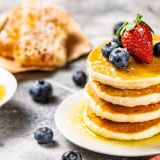 Этот рецепт растопит сердце твоей бывшей / Готовим панкейки с арахисовой пастой