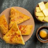 Эти НЕЖНЕЙШИЕ треугольники из сыра просто объедение! Домашние выстроятся в очередь за добавкой / Простой рецепт