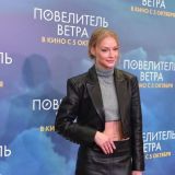 Поставила точку в споре: Ходченкова оголила живот после слухов о беременности