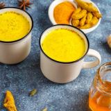 Золотое молоко: что это за чудо-напиток и почему его так полезно пить? / Простой рецепт