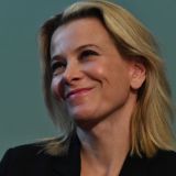 Осчастливившая мужа Юлия Высоцкая отмечает: родился Леша