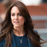 Королевский эксперт заявил, что вместо Кейт Миддлтон на улицу выходит актриса