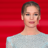 Уехавшая из России с женатым мужчиной Асмус вышла на связь