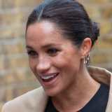 Меган Маркл прекратила вражду с онкобольной Кейт Миддлтон: общественность отказывается верить