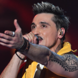 Сделавший заявление об отцовстве Билан показал любимую женщину