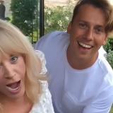 Пугачеву заметили с рукой между ног Галкина*: он улыбался