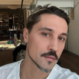 Шнуров обматерил устроившего разборки Билана в эфире 