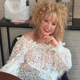 Могила у Пугачевой: сделано заявление о захоронении на территории замка Примадонны 