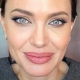 Анджелину Джоли сняли на свидании со звездой фильма 