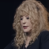 Вскрылась истинная причина побега Пугачевой из России