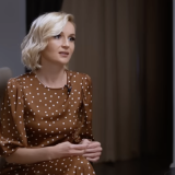 Уехавшая из России Гагарина взялась за бутылку