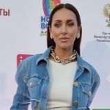 Почти разведенная Алсу покрыла голову: пришлось подчиниться