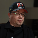 Сыгравший свадьбу Харламов готовится стать отцом во второй раз