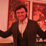 У оказавшегося в тяжелом финансовом положении Шаляпина опускаются руки